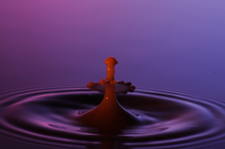 Tropfen in Wasser (130)