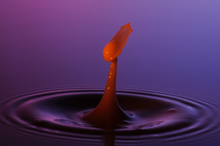 Tropfen in Wasser (156)