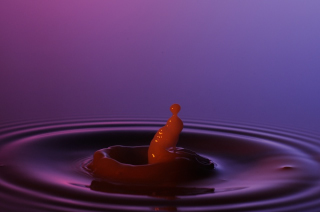 Tropfen in Wasser (169)