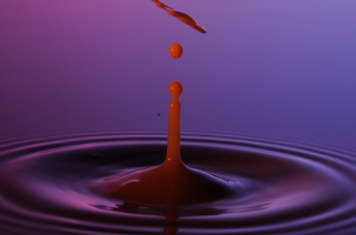 Tropfen in Wasser (199)