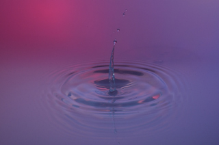Tropfen in Wasser (20)