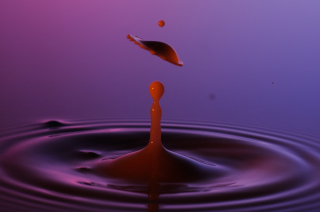 Tropfen in Wasser (218)