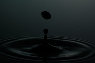 Tropfen in Wasser (251)