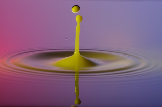 Tropfen in Wasser (301)
